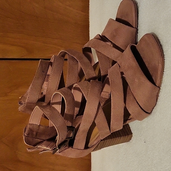 Universal Thread heel size 6W - Picture 1 of 3